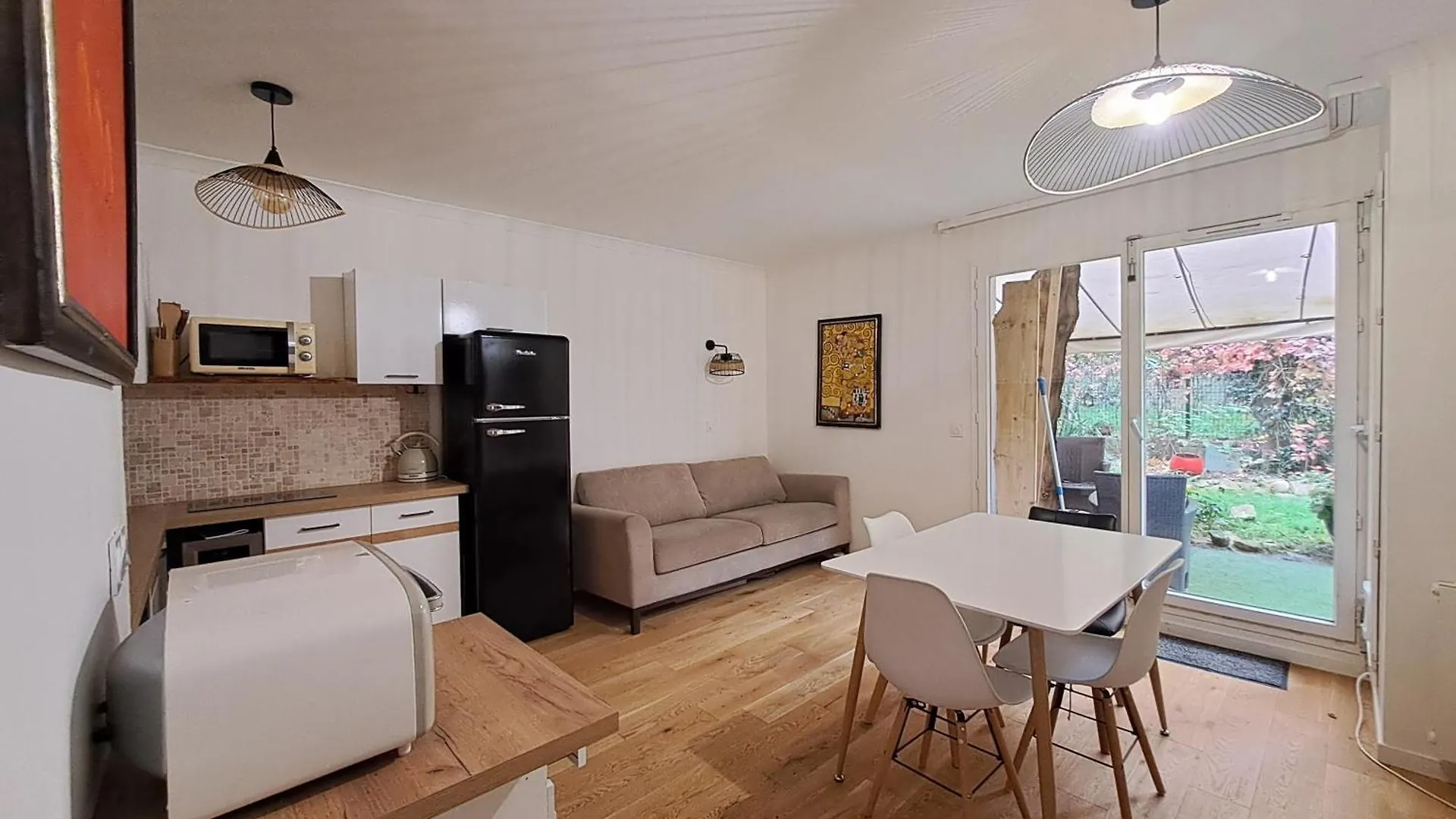 Avec Jardin Apartment *